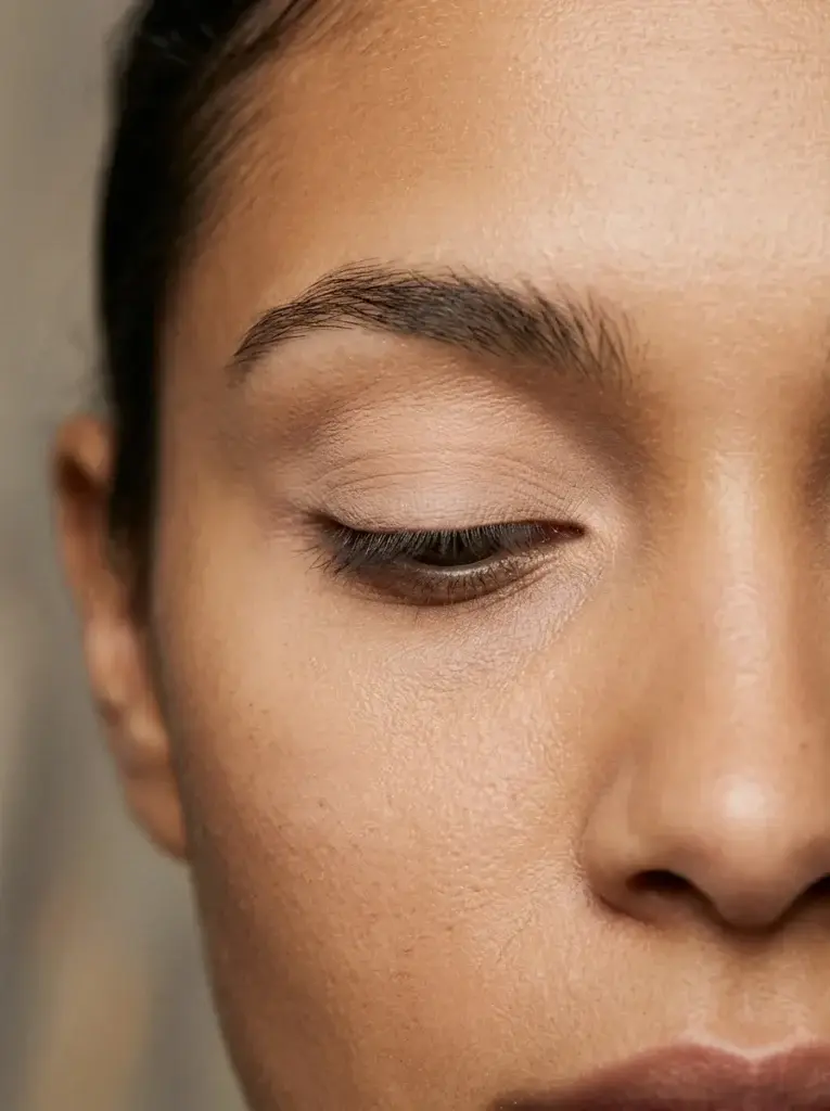Clean eyelid prepared with a smooth, even layer of eye primer before applying siren eye makeup.